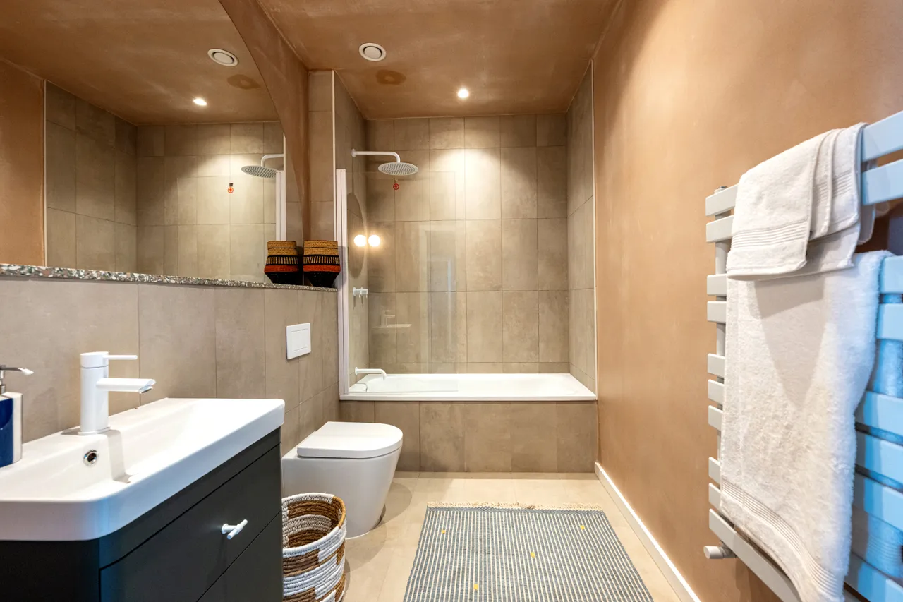 2 bed flat for sale — Bard Road, London, W10