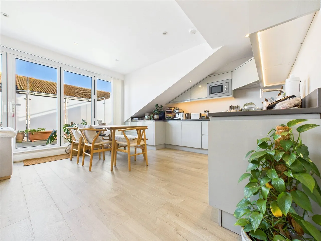High Street, Hampton Hill, TW12, photo 6