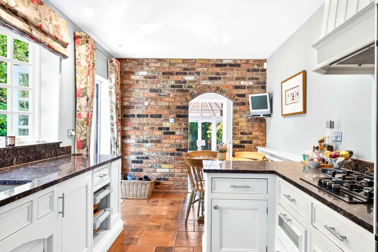 Theydon Road, Epping, Essex, CM16 4EE, photo 4