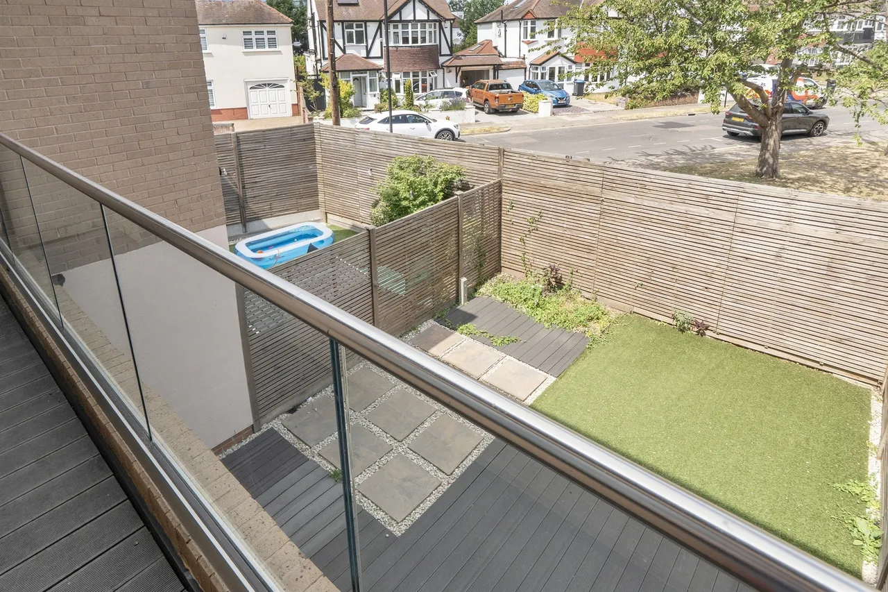 Lincoln Road, Enfield, EN1, photo 2