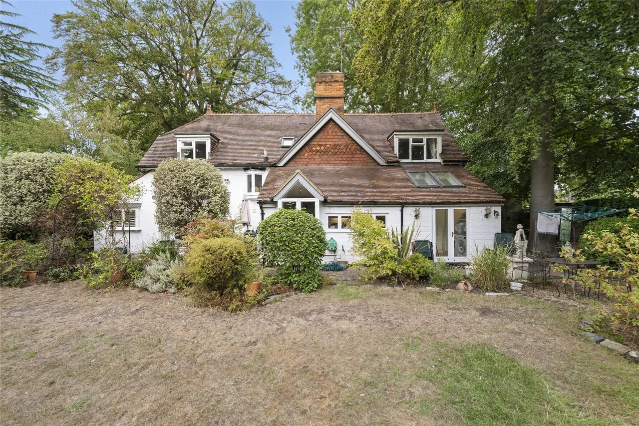3 bed house for sale, St. Georges Avenue, Weybridge, KT13