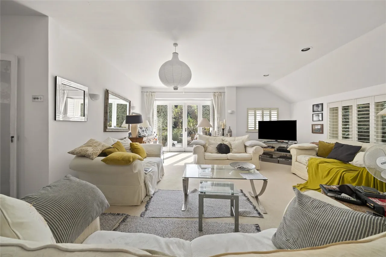 St. Georges Avenue, Weybridge, KT13, photo 7