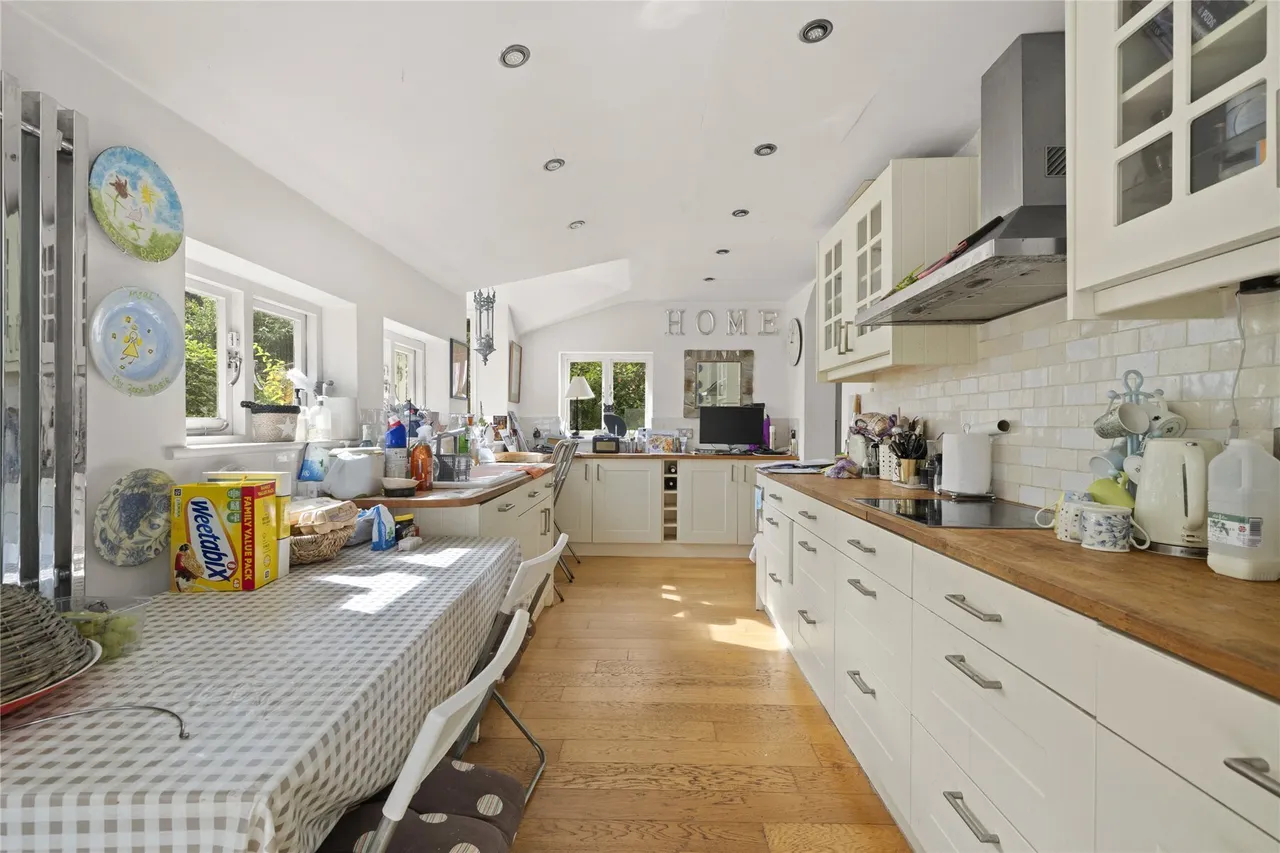 St. Georges Avenue, Weybridge, KT13, photo 9