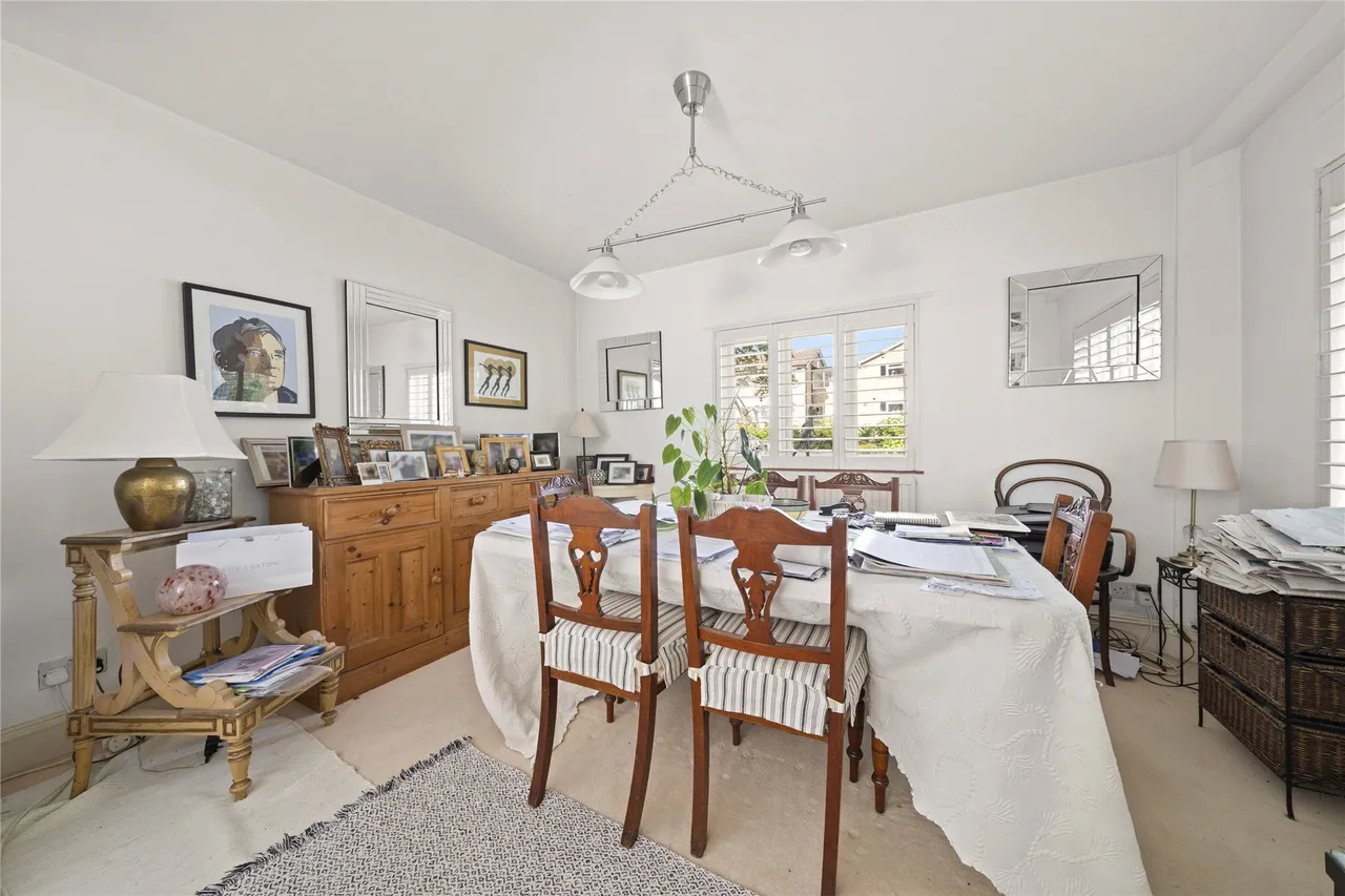 St. Georges Avenue, Weybridge, KT13, photo 10