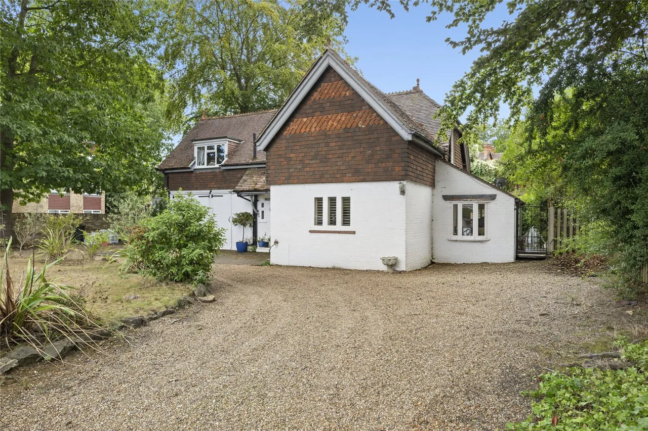 St. Georges Avenue, Weybridge, KT13, photo 16