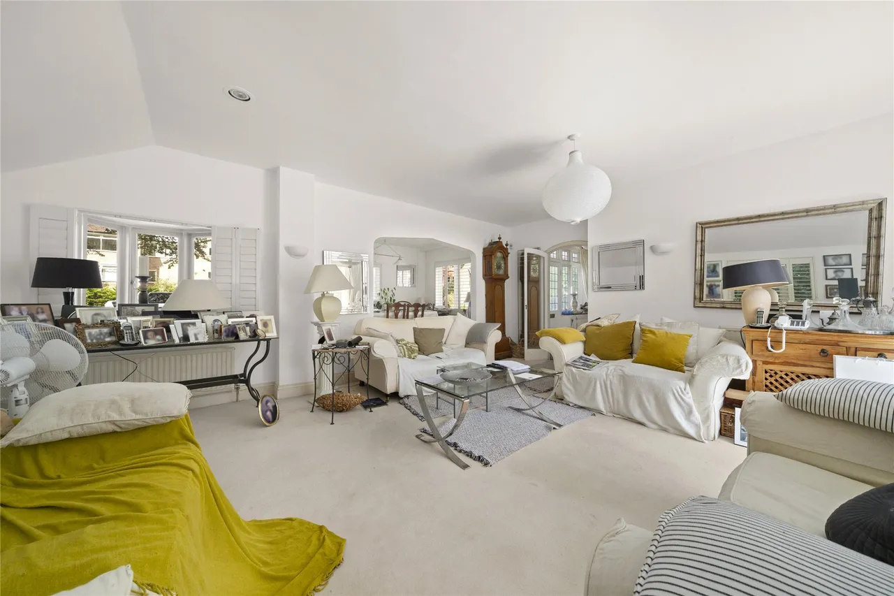 St. Georges Avenue, Weybridge, KT13, photo 4