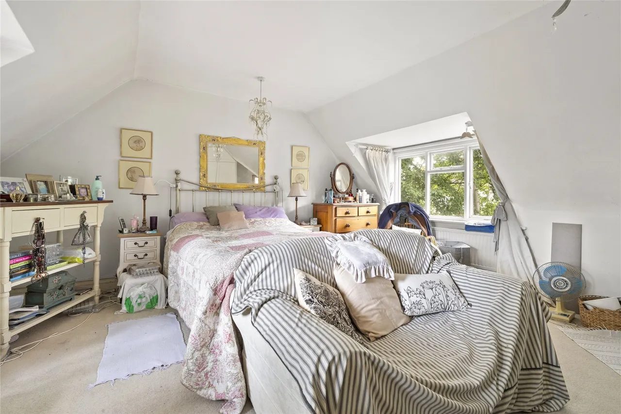 St. Georges Avenue, Weybridge, KT13, photo 11