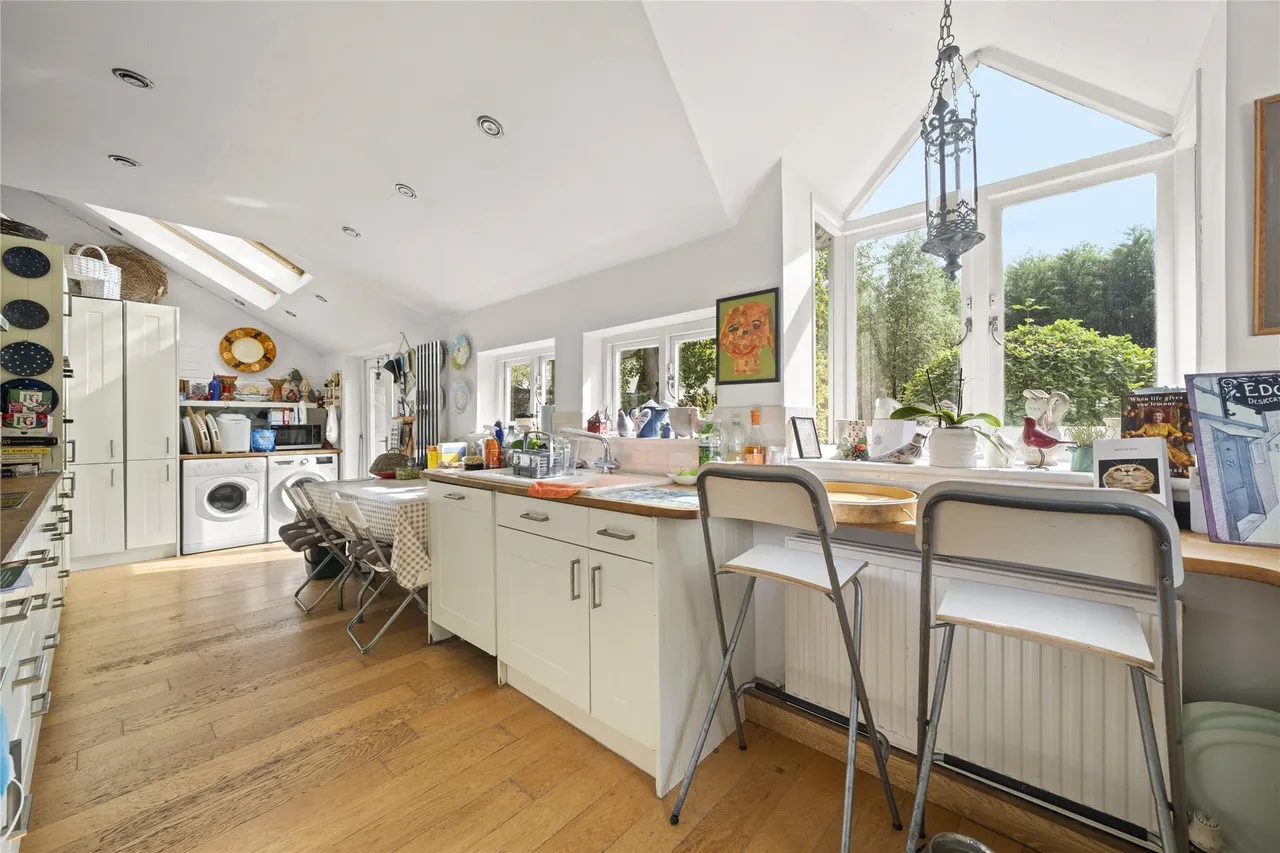 St. Georges Avenue, Weybridge, KT13, photo 8