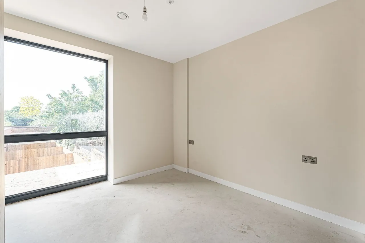 Warwick Road, London, W5, photo 12
