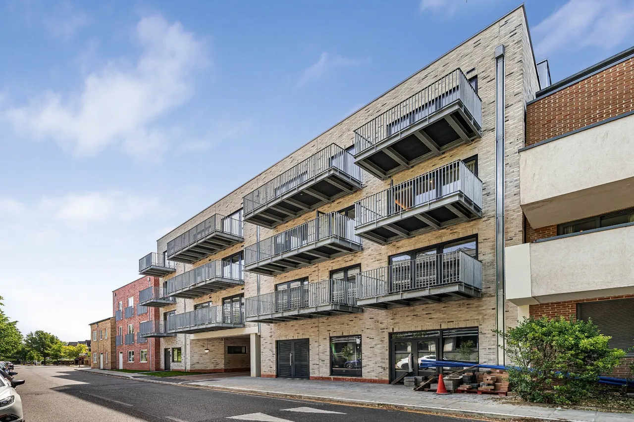 Warwick Road, London, W5, photo 8