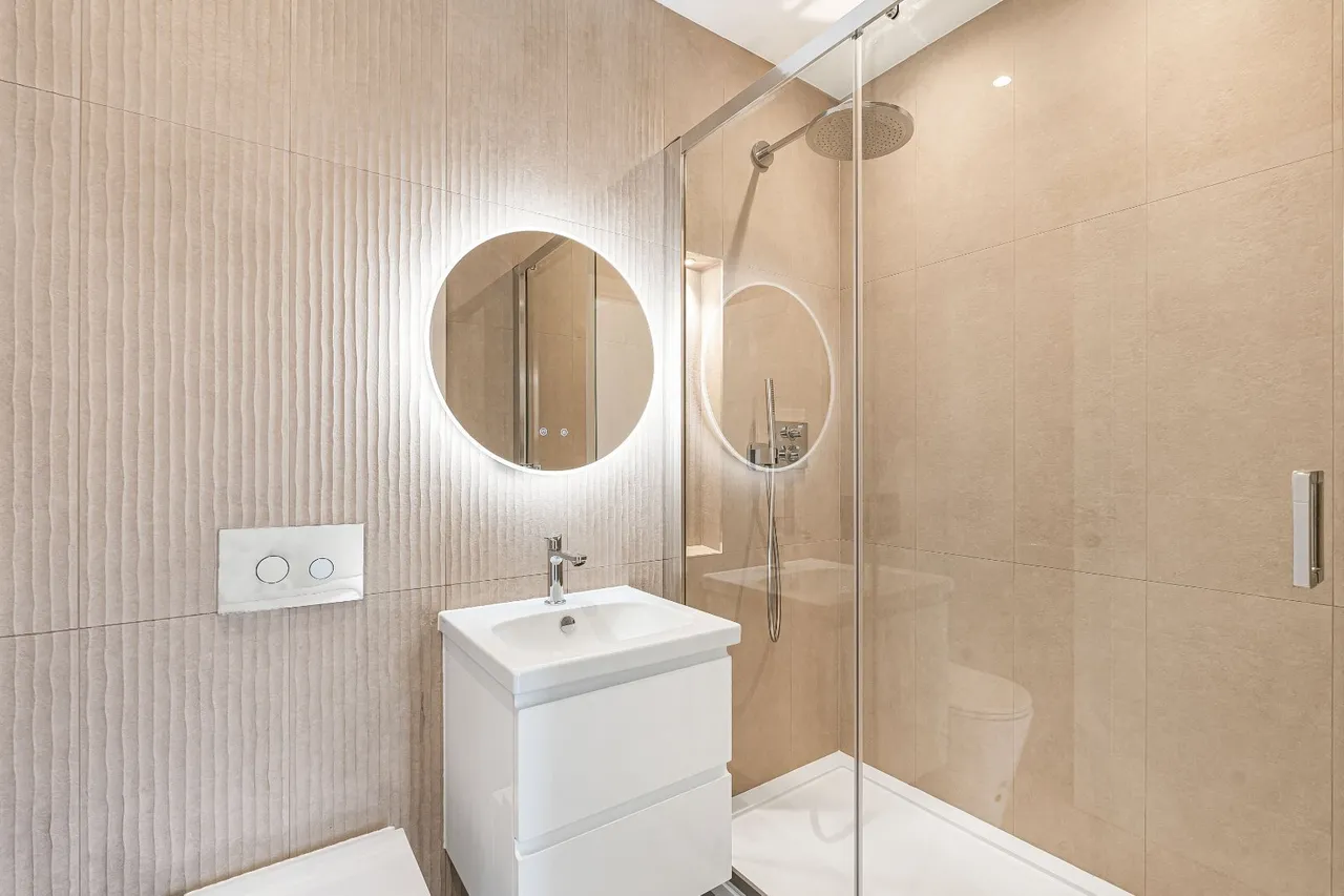 Warwick Road, London, W5, photo 16