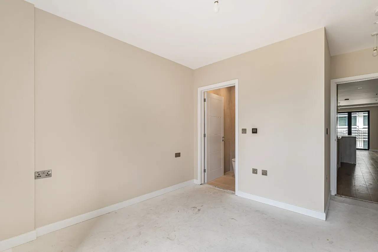 Warwick Road, London, W5, photo 17