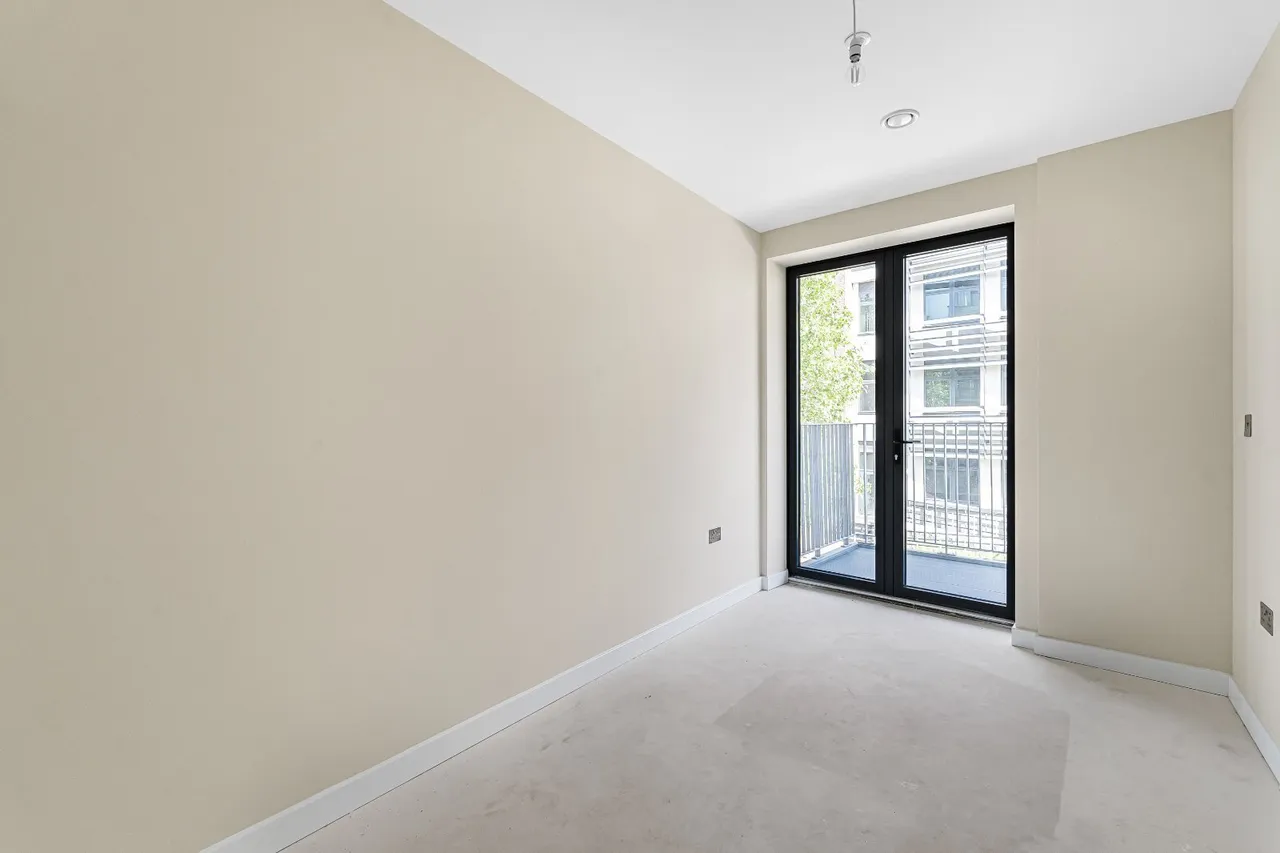 Warwick Road, London, W5, photo 14