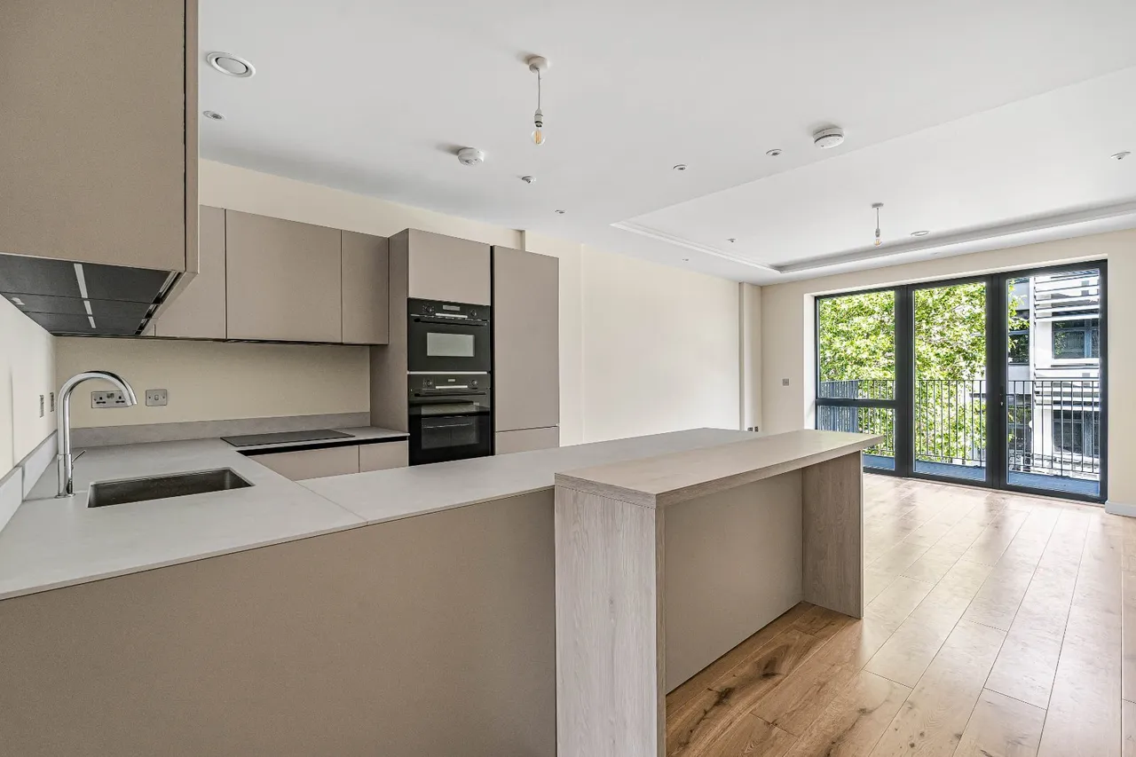 Warwick Road, London, W5, photo 10