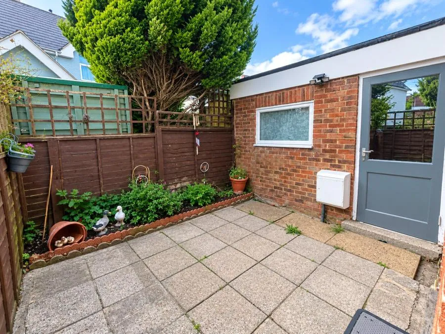 The Avenue, Totland Bay, PO39, photo 9