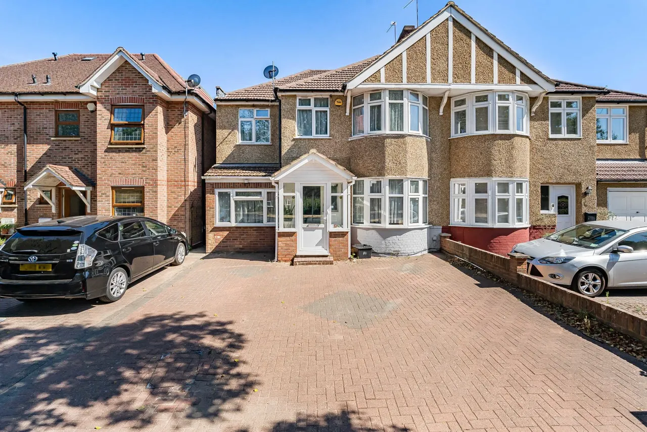5 bed house for sale, Hanworth Road, Whitton, TW4