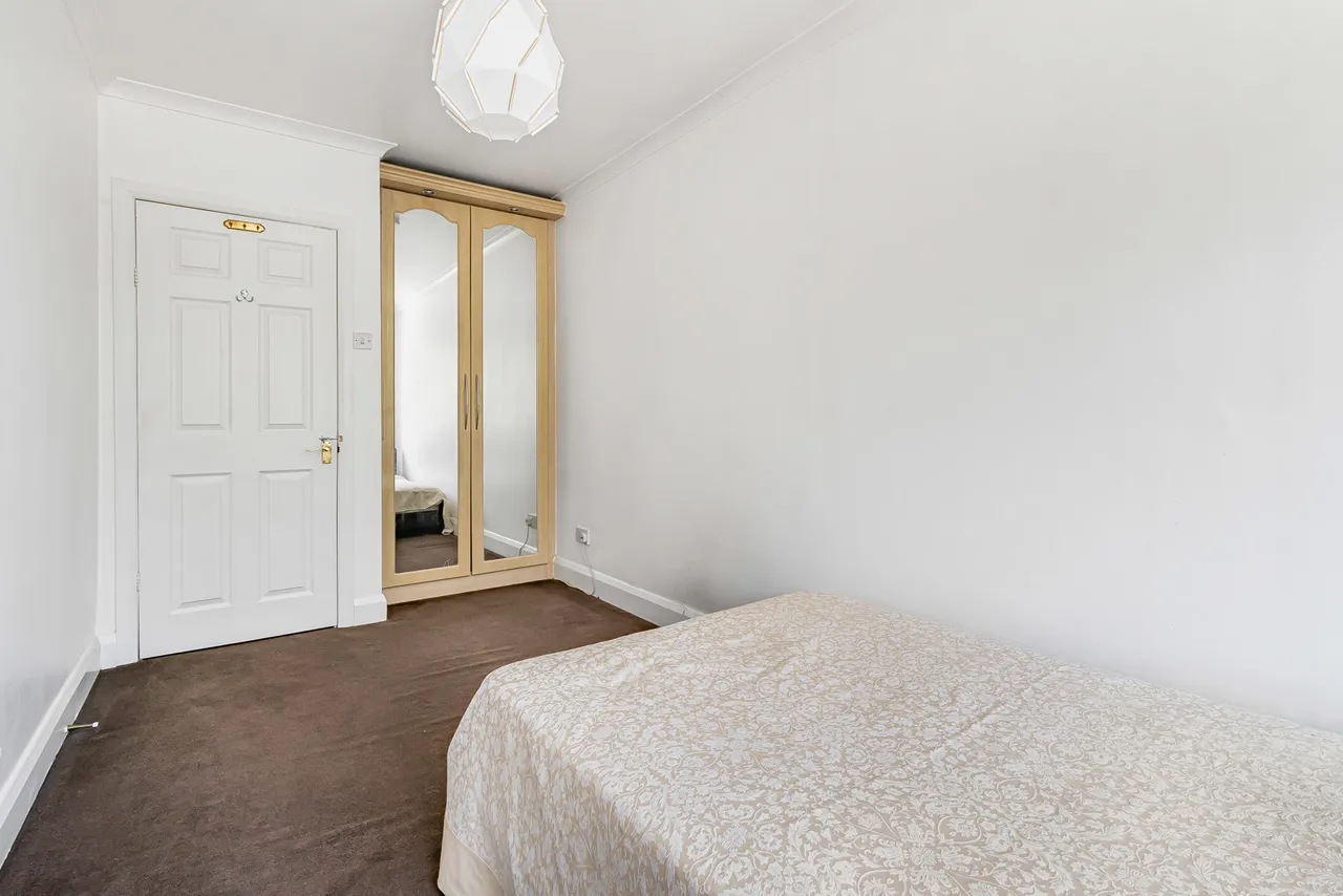 Hanworth Road, Whitton, TW4, photo 18