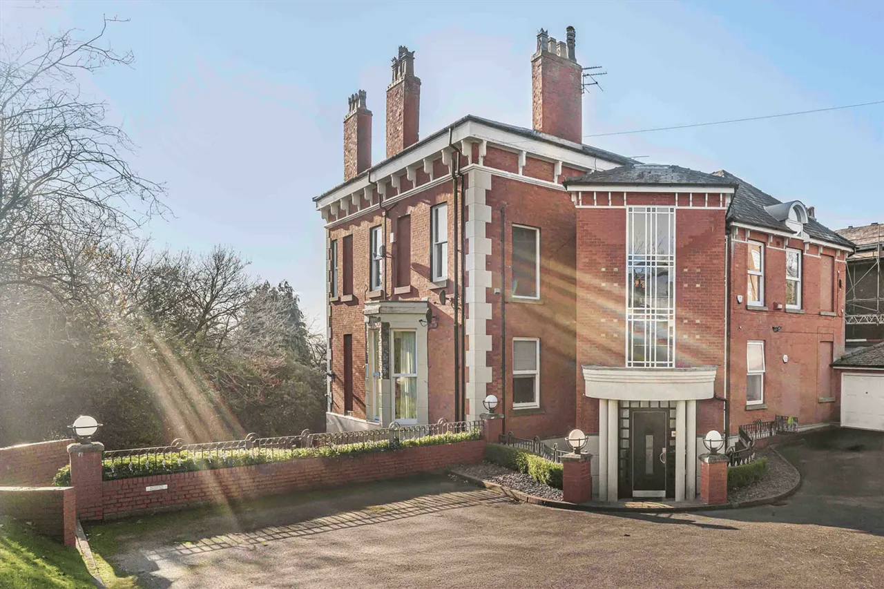 Langham Mount East Downs Road, Altrincham, photo 24