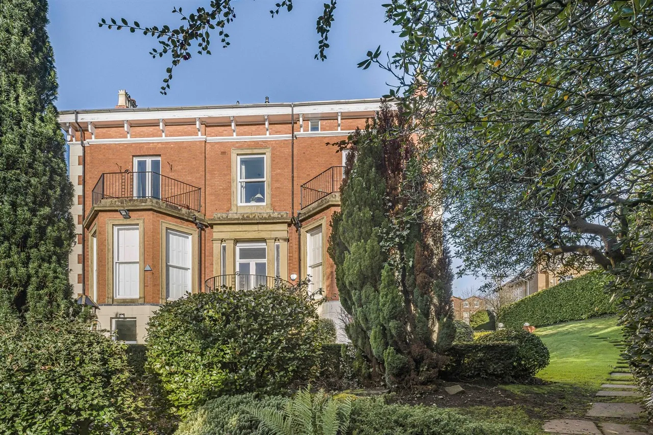 2 bed flat for sale, Langham Mount East Downs Road, Altrincham