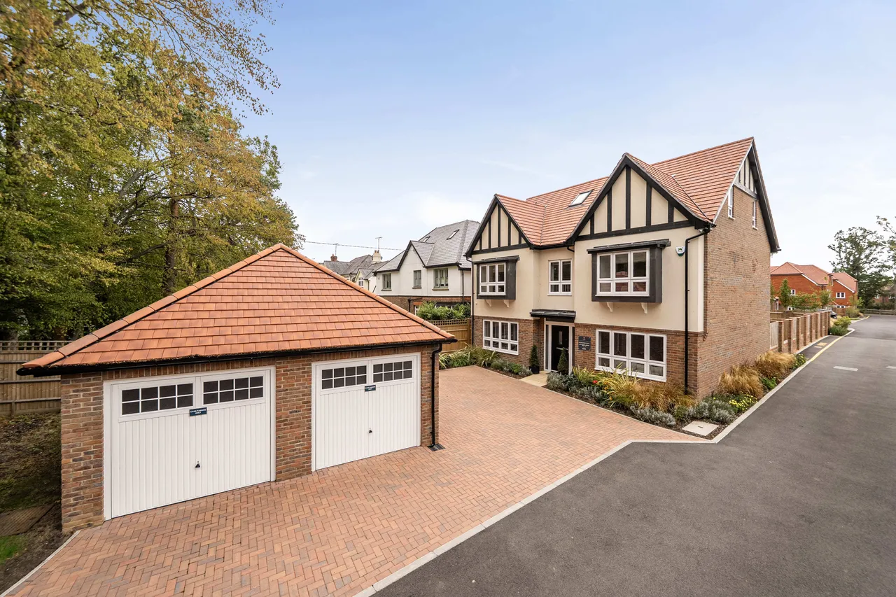 5 bed house for sale, Folders Lane, Burgess Hill, RH15