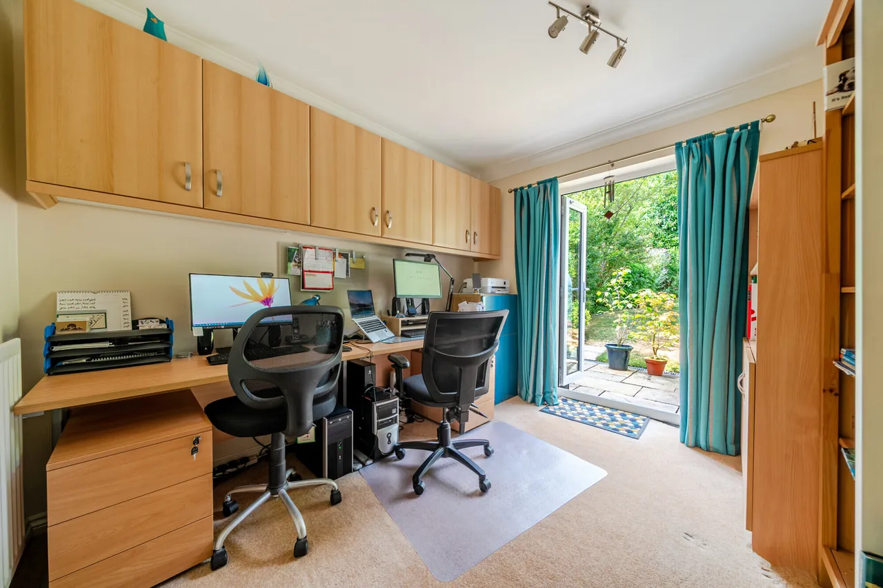 Meadowlands Drive, Haslemere, GU27, photo 8