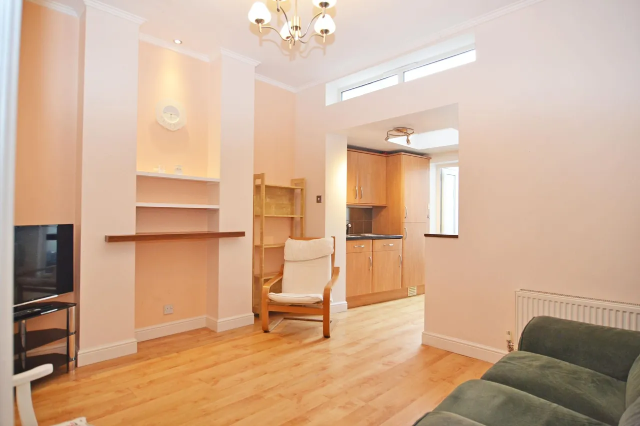1 bed flat for sale — Stanley Road, Teddington, TW11