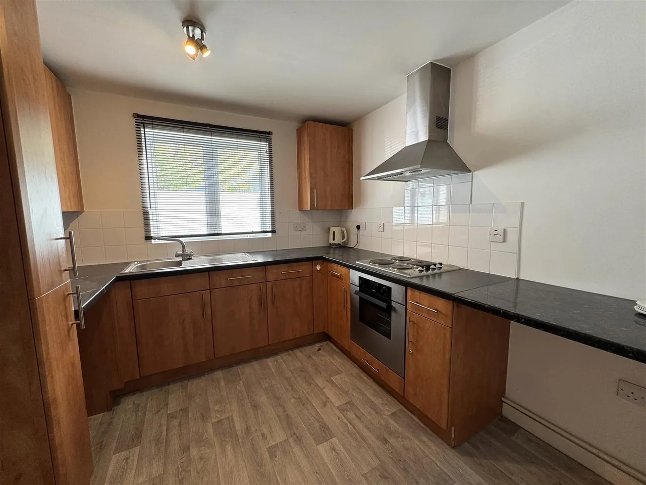 Poynder Drive, Snodland, Kent ME6 5SF, photo 2