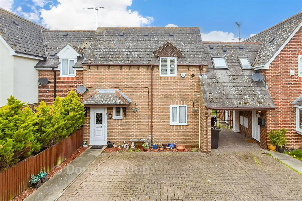2 bed house for sale, Boyd Court, Wickford, SS12