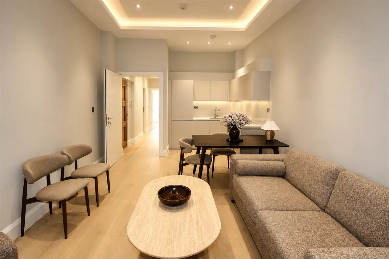 2 bed flat to rent — London, W2 5NA