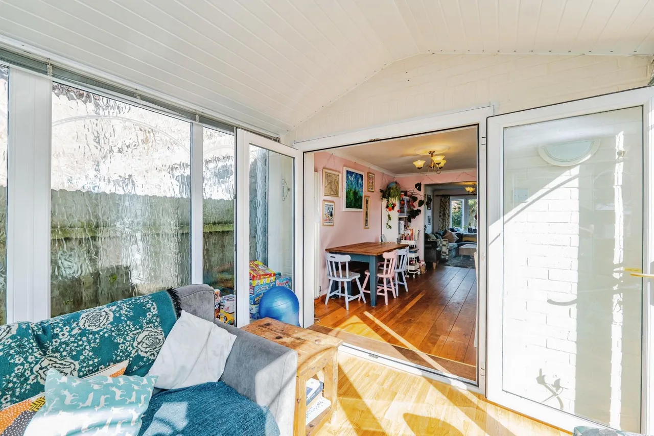 Lynton Close, Penarth, CF64, photo 9