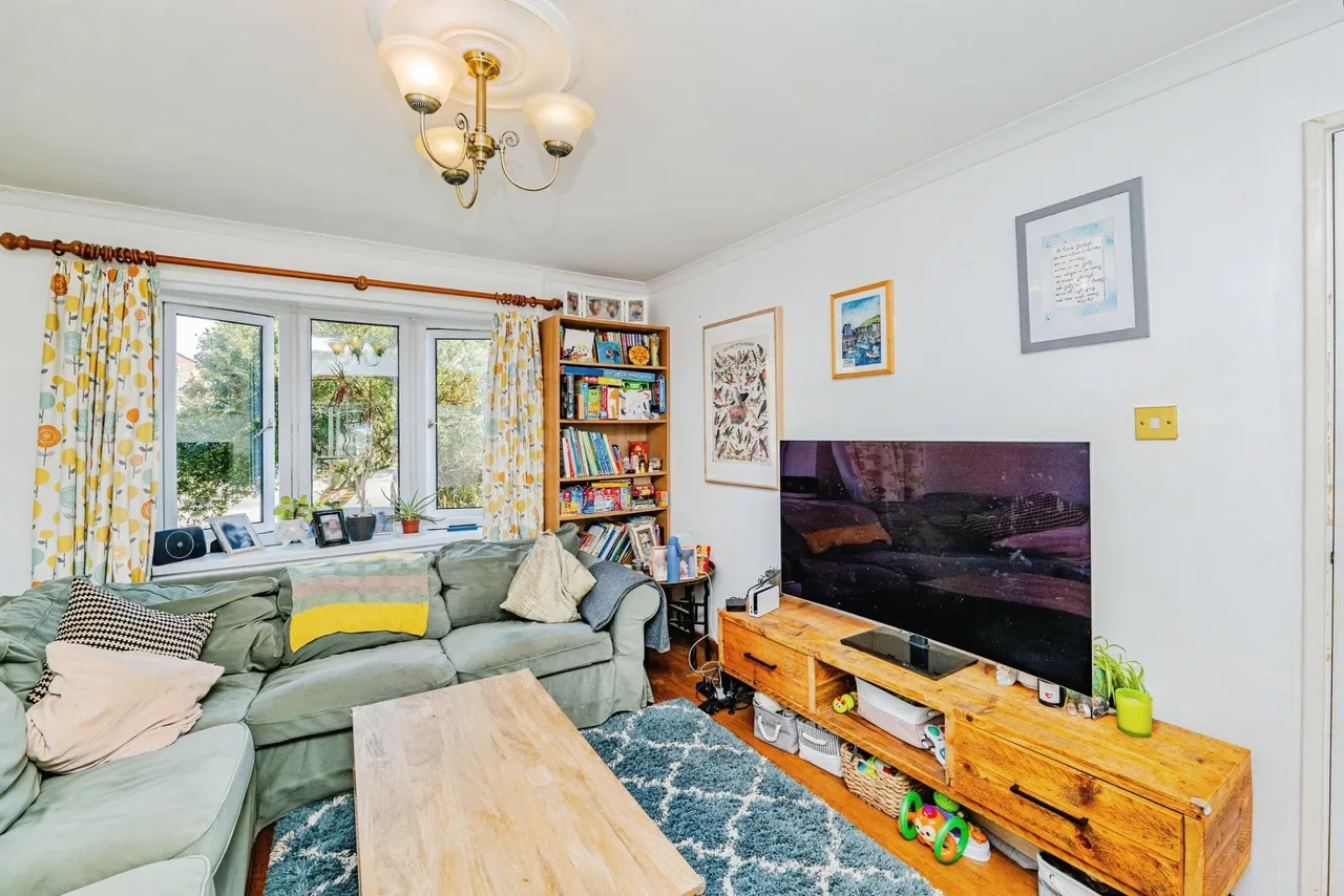 Lynton Close, Penarth, CF64, photo 13
