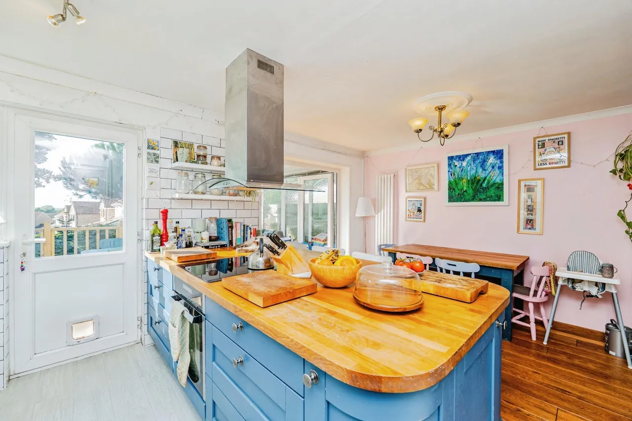Lynton Close, Penarth, CF64, photo 4