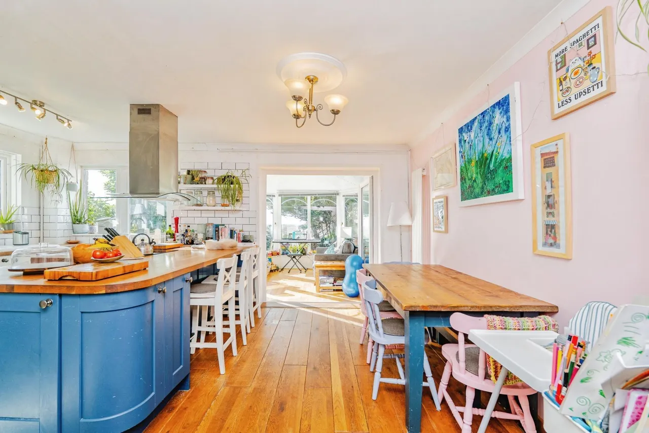 Lynton Close, Penarth, CF64, photo 3