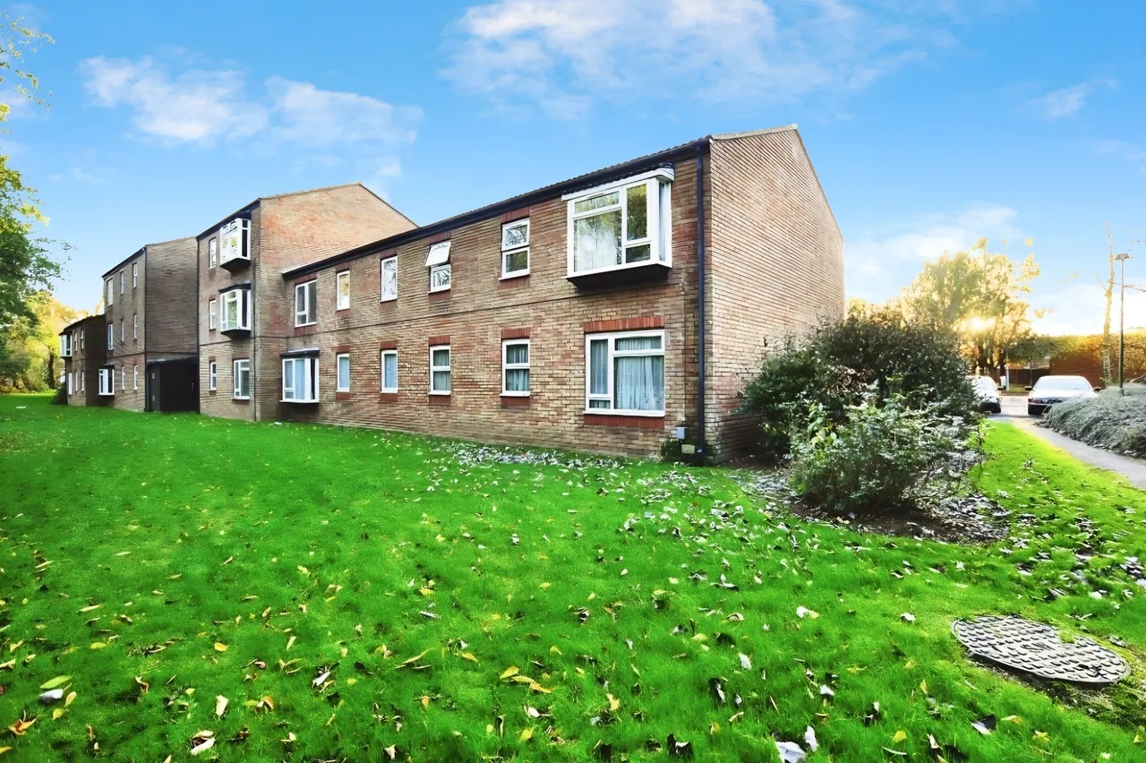 2 bed flat for sale, Baron Court, Stevenage, SG1