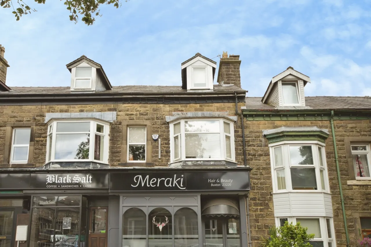 2 bed flat for sale — Market Street, Buxton, Derbyshire, SK17