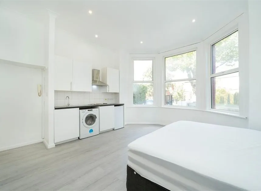 Walm Lane, London, NW2, photo 2