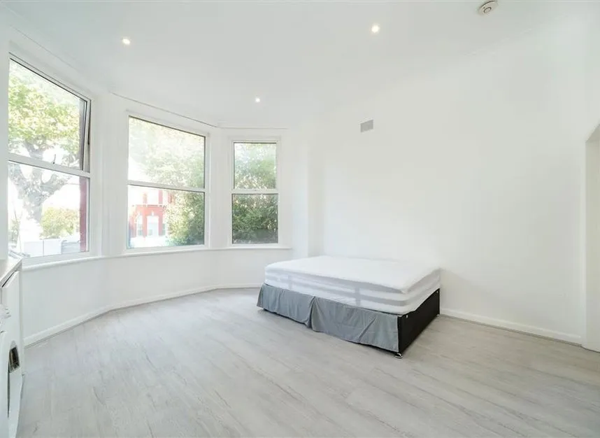 Walm Lane, London, NW2, photo 3