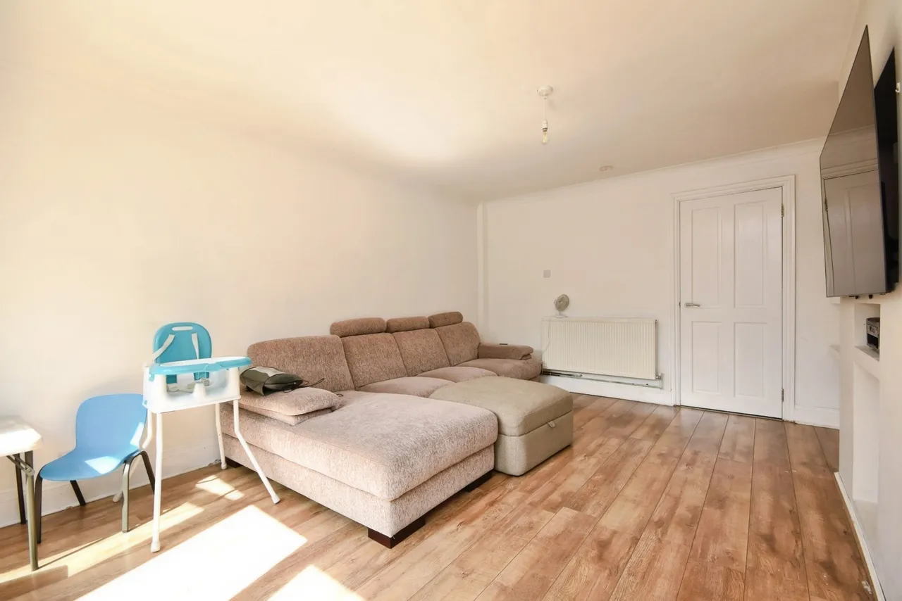 Pin Mill, Basildon, Essex, SS14, photo 3