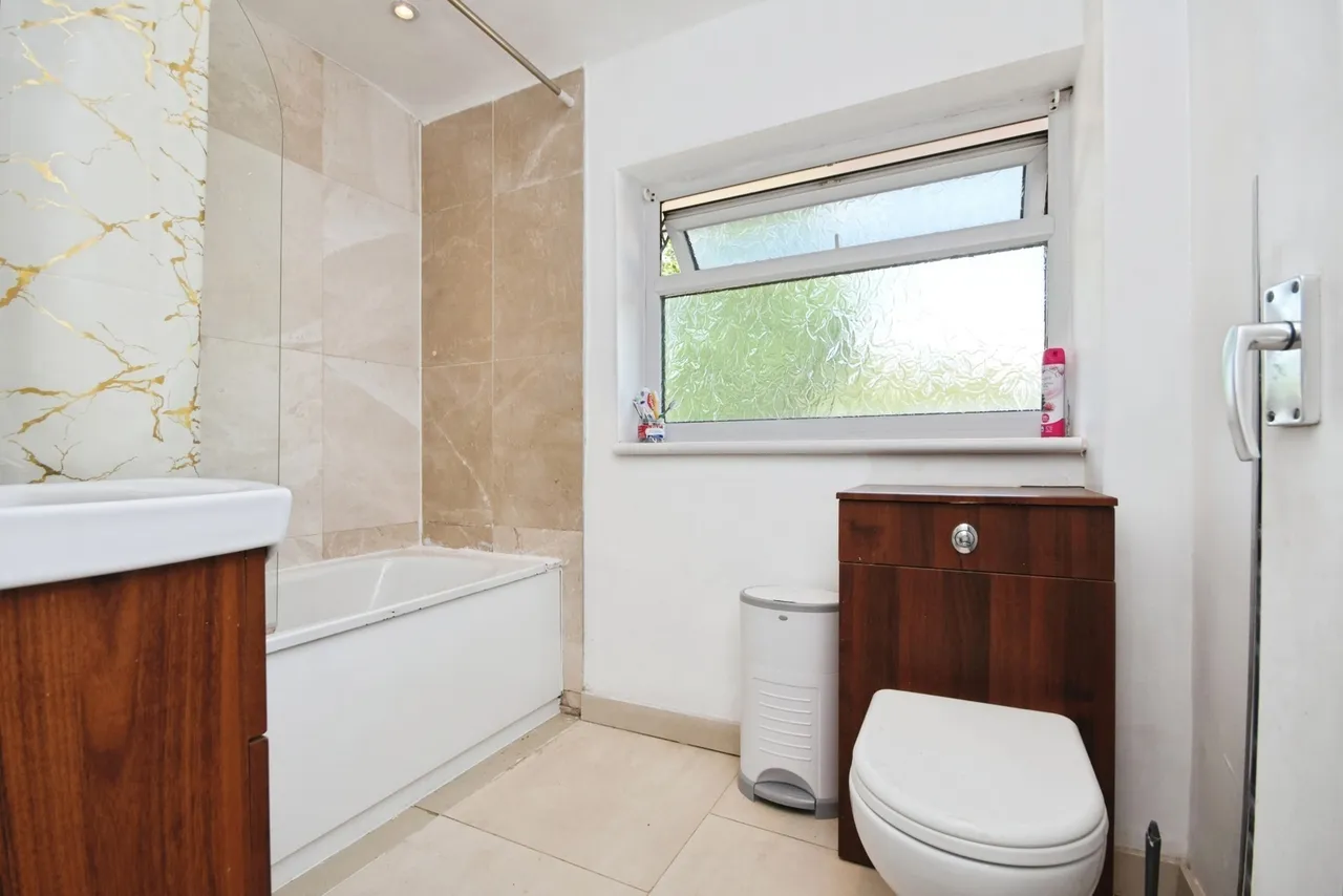 Pin Mill, Basildon, Essex, SS14, photo 13