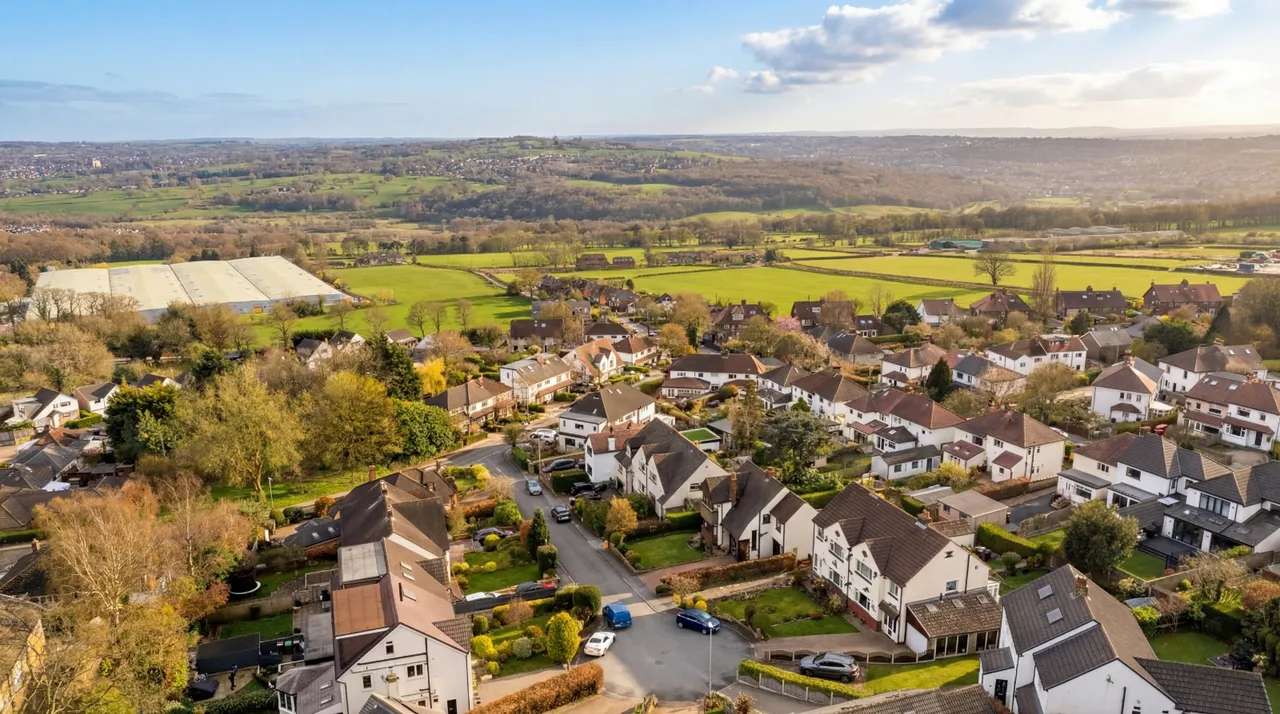 Layton Mount, Rawdon, LS19, photo 21