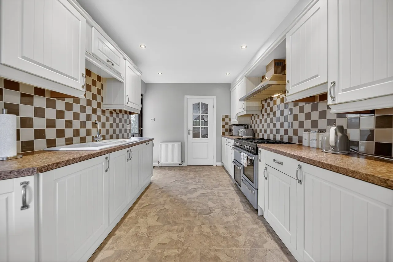 Layton Mount, Rawdon, LS19, photo 6