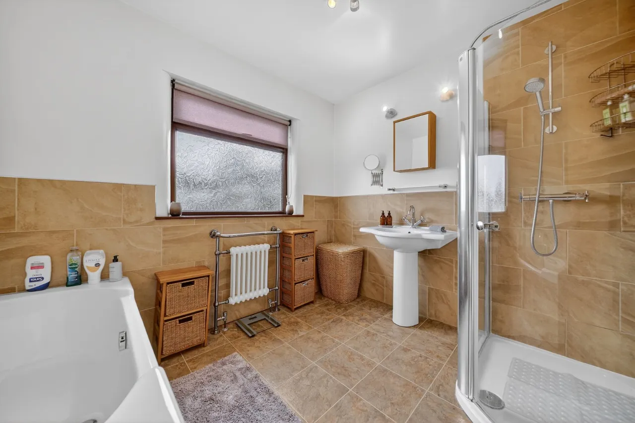 Layton Mount, Rawdon, LS19, photo 14