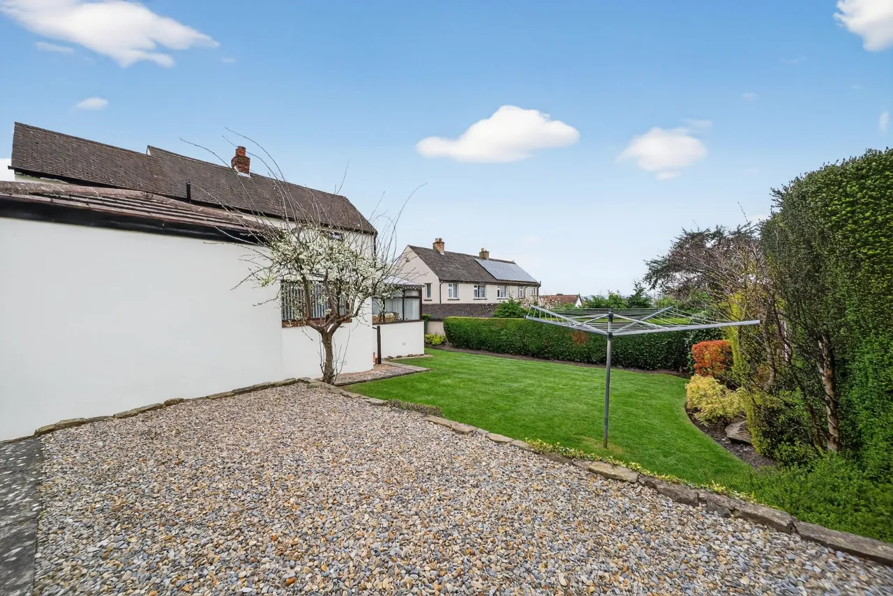 Layton Mount, Rawdon, LS19, photo 17
