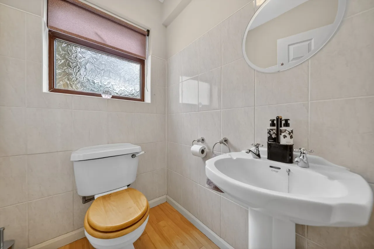 Layton Mount, Rawdon, LS19, photo 15