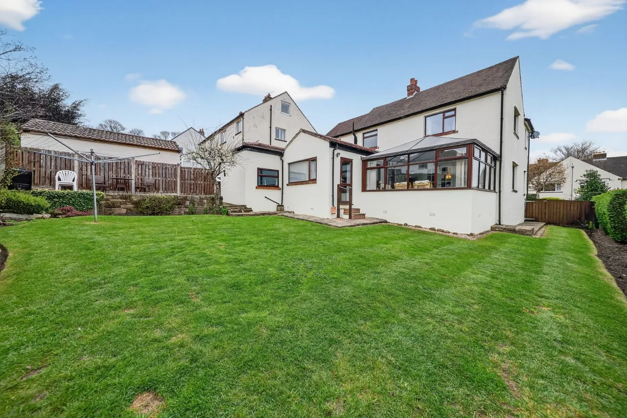 Layton Mount, Rawdon, LS19, photo 18