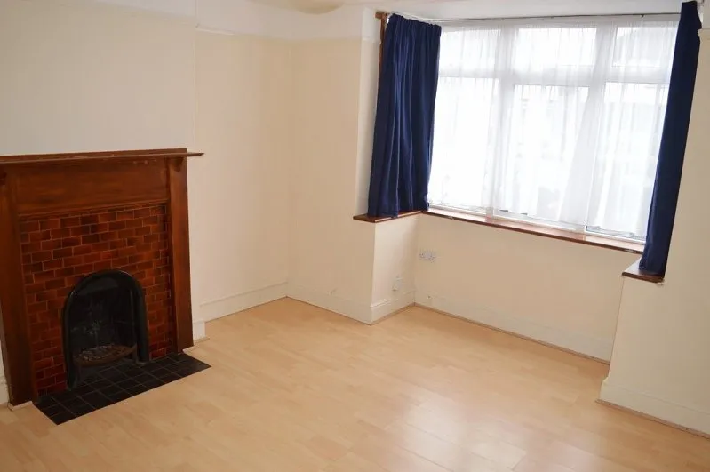 Chase End, Epsom, KT19, photo 3
