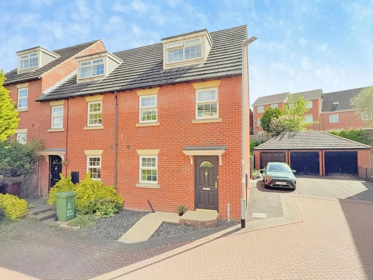 3 bed house for sale — Raynville Garth, Armley