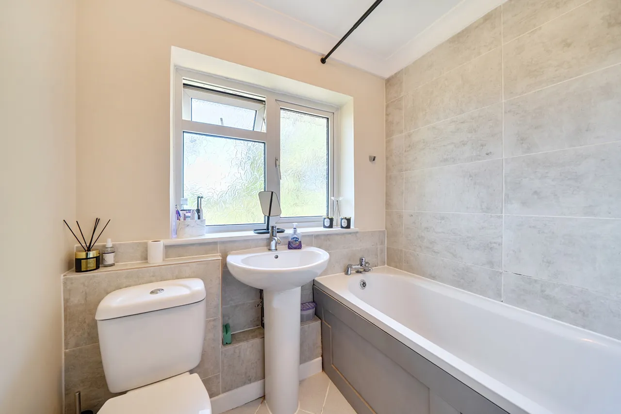 The Greenway, Ickenham, UB10, photo 10