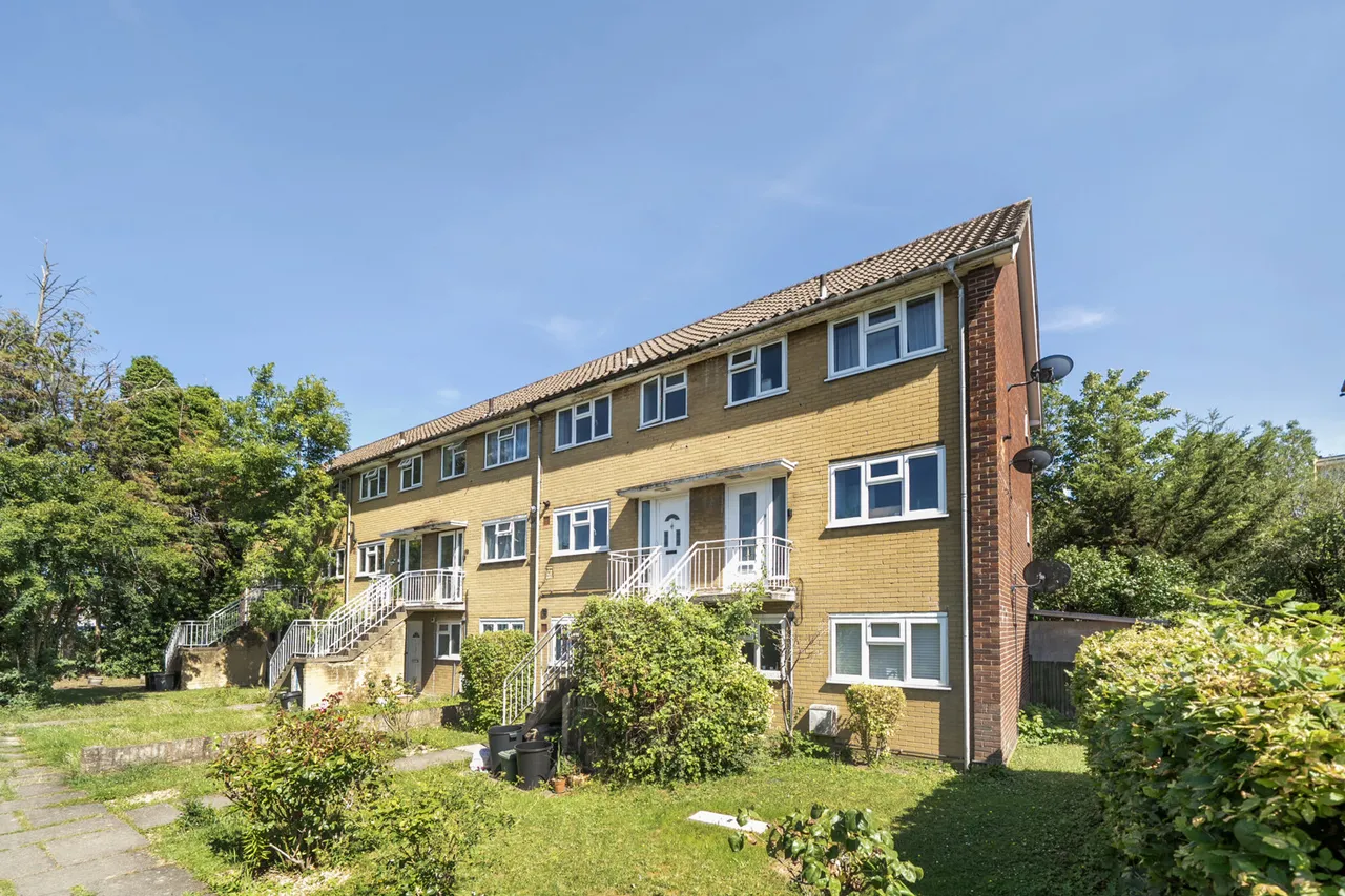 The Greenway, Ickenham, UB10, photo 2