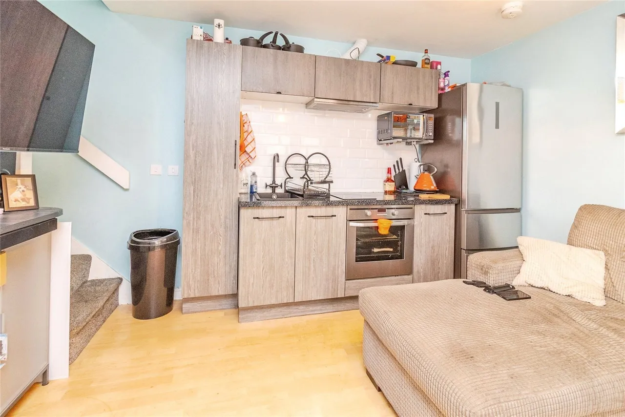Warwick Avenue, Broughton, MK10, photo 5